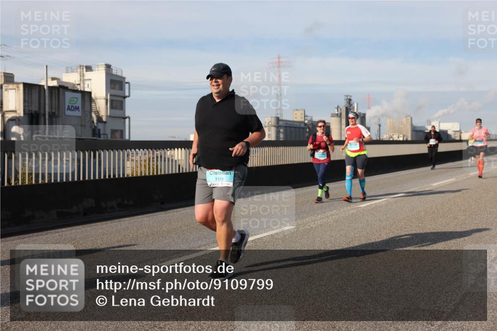 03.10.2025 - Köhlbrandbrückenlauf Lena Gebhardt http://msf.ph/oto/9109799 03.10.2025 10:14:47 Position 2 1518 meine-sportfotos.de