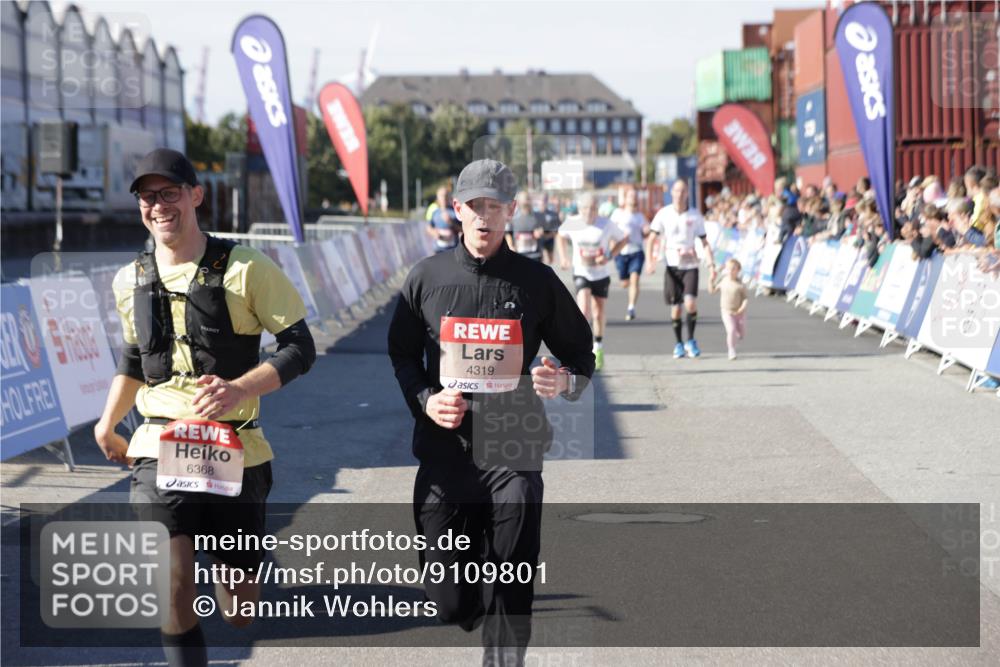 03.10.2025 - Köhlbrandbrückenlauf Jannik Wohlers http://msf.ph/oto/9109801 03.10.2025 13:00:03 Ziel 4261, 4319, 4554, 6368 meine-sportfotos.de