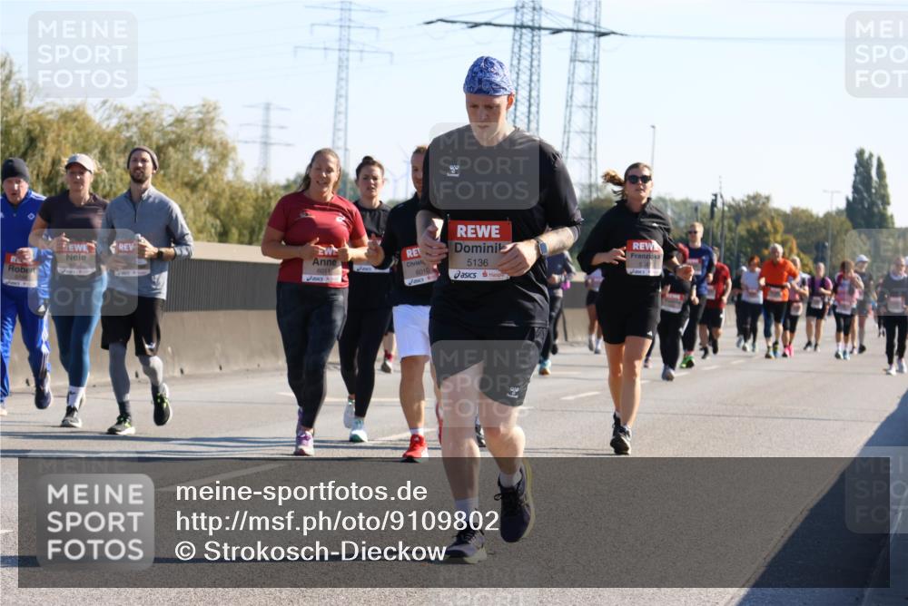 03.10.2025 - Köhlbrandbrückenlauf Strokosch-Dieckow http://msf.ph/oto/9109802 03.10.2025 12:25:44 Position 3 6011, 6010, 5136 meine-sportfotos.de