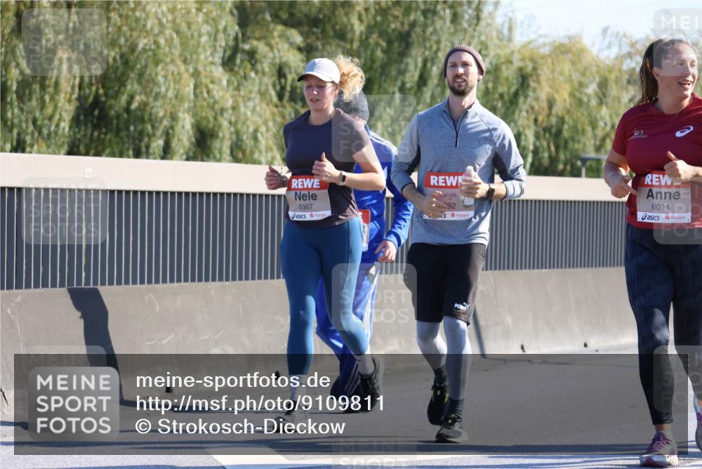 03.10.2025 - Köhlbrandbrückenlauf Strokosch-Dieckow http://msf.ph/oto/9109811 03.10.2025 12:25:45 Position 3 5367, 92, 6011 meine-sportfotos.de