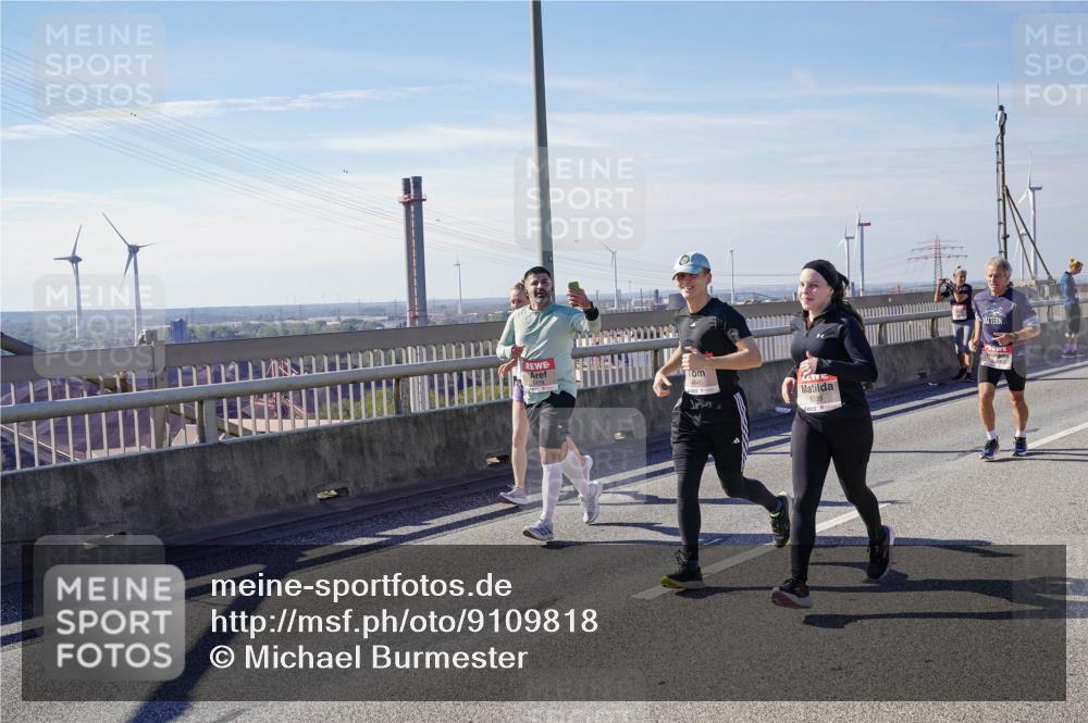 03.10.2025 - Köhlbrandbrückenlauf Michael Burmester http://msf.ph/oto/9109818 03.10.2025 12:52:15 Position 2 5339 meine-sportfotos.de