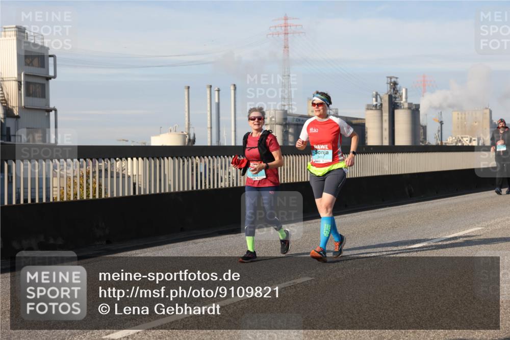 03.10.2025 - Köhlbrandbrückenlauf Lena Gebhardt http://msf.ph/oto/9109821 03.10.2025 10:14:48 Position 2 5, 3412 meine-sportfotos.de