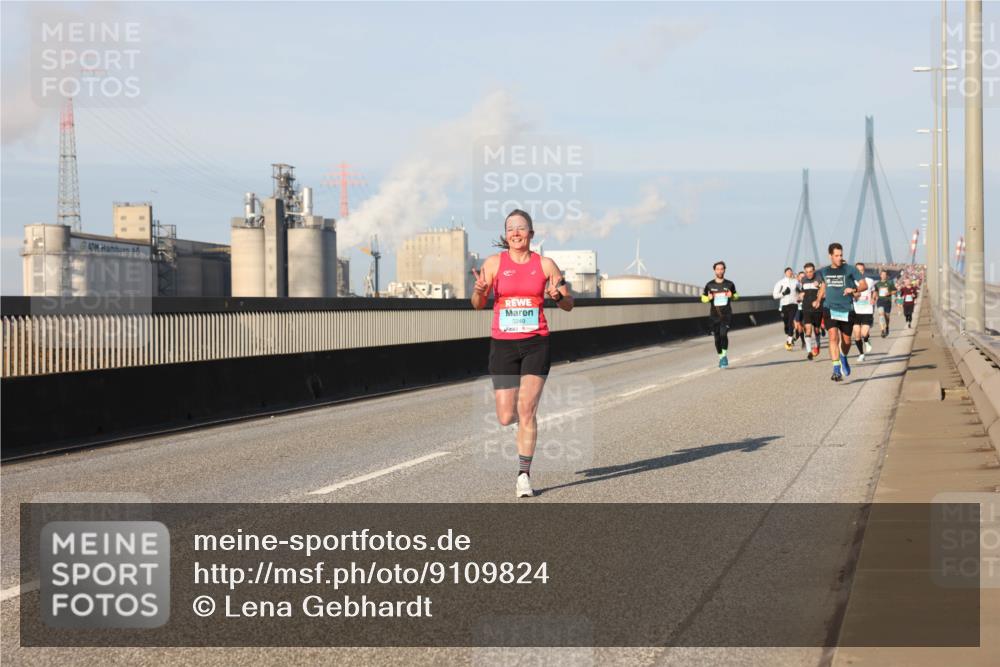 03.10.2025 - Köhlbrandbrückenlauf Lena Gebhardt http://msf.ph/oto/9109824 03.10.2025 09:41:26 Position 2 3249 meine-sportfotos.de