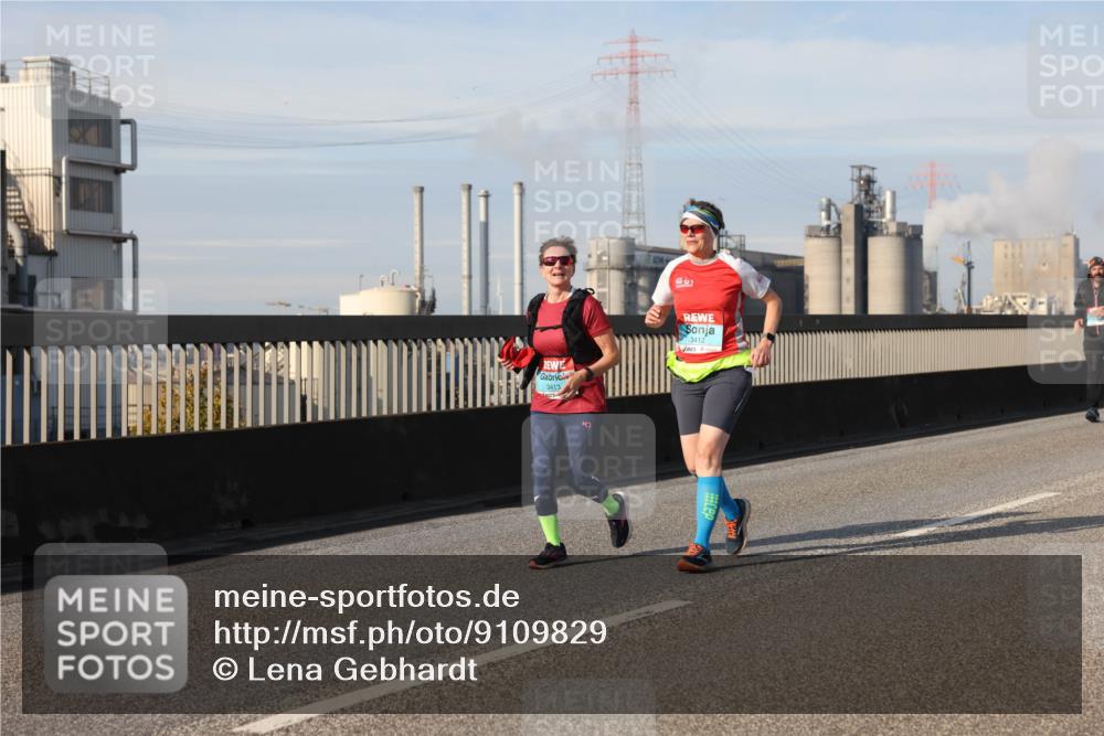 03.10.2025 - Köhlbrandbrückenlauf Lena Gebhardt http://msf.ph/oto/9109829 03.10.2025 10:14:48 Position 2 3412, 3413 meine-sportfotos.de