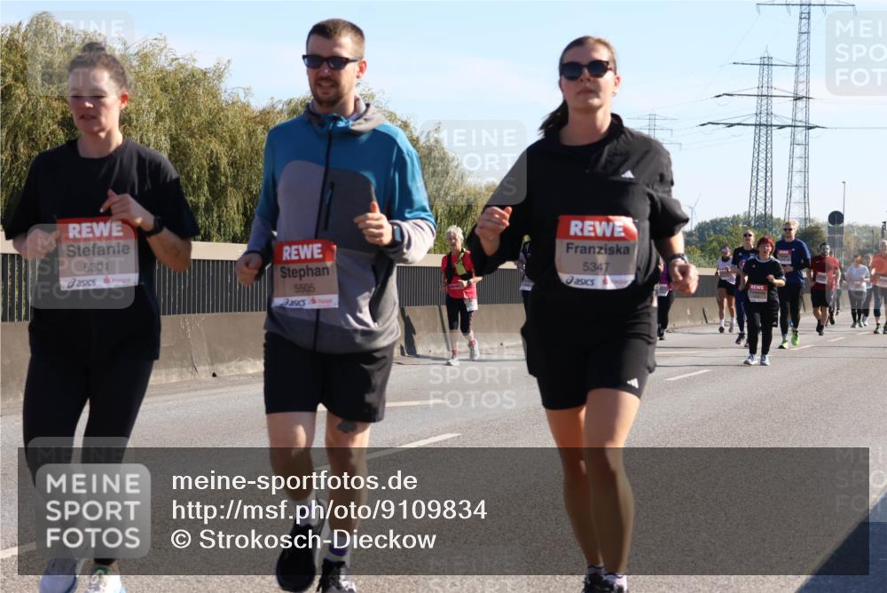 03.10.2025 - Köhlbrandbrückenlauf Strokosch-Dieckow http://msf.ph/oto/9109834 03.10.2025 12:25:51 Position 3 5301, 5505, 5347 meine-sportfotos.de