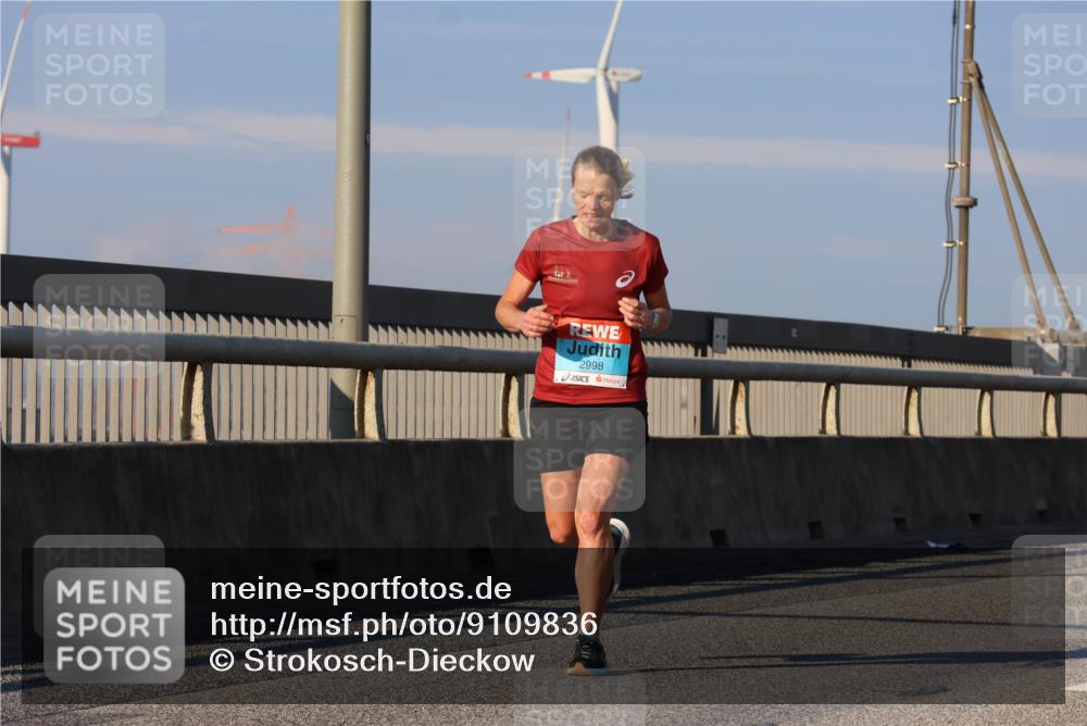 03.10.2025 - Köhlbrandbrückenlauf Strokosch-Dieckow http://msf.ph/oto/9109836 03.10.2025 09:41:13 Position 2 2998 meine-sportfotos.de