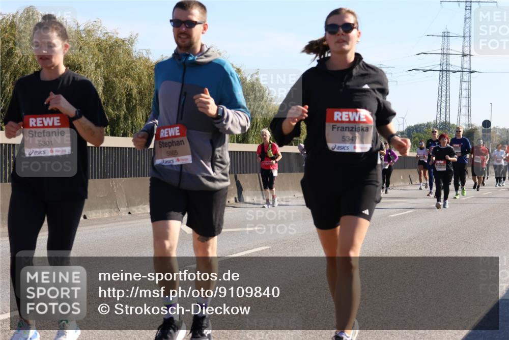 03.10.2025 - Köhlbrandbrückenlauf Strokosch-Dieckow http://msf.ph/oto/9109840 03.10.2025 12:25:51 Position 3 5301, 5505, 5347 meine-sportfotos.de