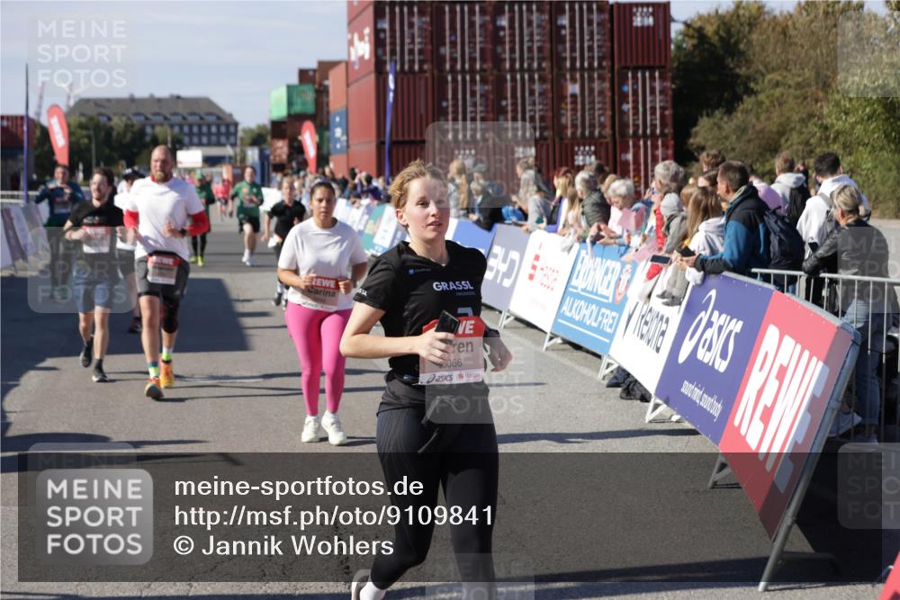 03.10.2025 - Köhlbrandbrückenlauf Jannik Wohlers http://msf.ph/oto/9109841 03.10.2025 13:29:51 Ziel 4629, 4660, 4714, 4720, 4733, 4825, 5119, 5120, 5260, 5333, 5574, 5587, 5621, 5930, 5944, 6066, 6234, 6570, 6698 meine-sportfotos.de