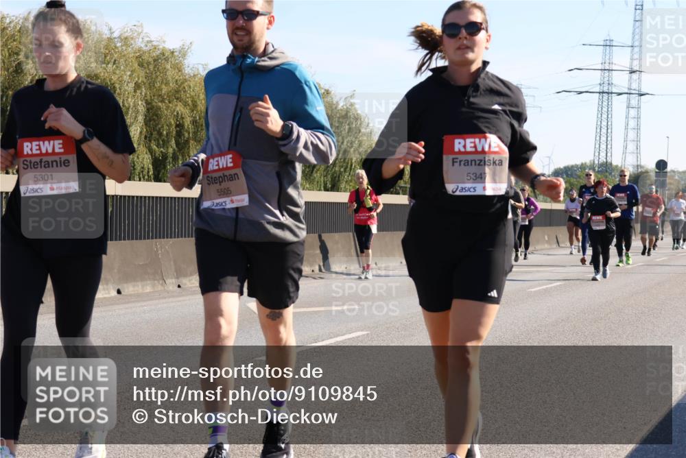 03.10.2025 - Köhlbrandbrückenlauf Strokosch-Dieckow http://msf.ph/oto/9109845 03.10.2025 12:25:51 Position 3 5301, 5505, 5347 meine-sportfotos.de