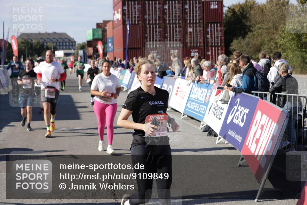 03.10.2025 - Köhlbrandbrückenlauf Jannik Wohlers http://msf.ph/oto/9109849 03.10.2025 13:29:51 Ziel 4629, 4660, 4714, 4720, 4733, 4825, 5119, 5120, 5260, 5333, 5574, 5587, 5621, 5930, 5944, 6066, 6234, 6570, 6698 meine-sportfotos.de