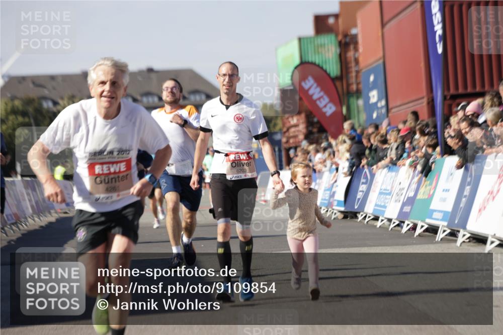 03.10.2025 - Köhlbrandbrückenlauf Jannik Wohlers http://msf.ph/oto/9109854 03.10.2025 13:00:07 Ziel 4020, 4192, 4261, 4319, 6097, 6203, 6368, 6798 meine-sportfotos.de