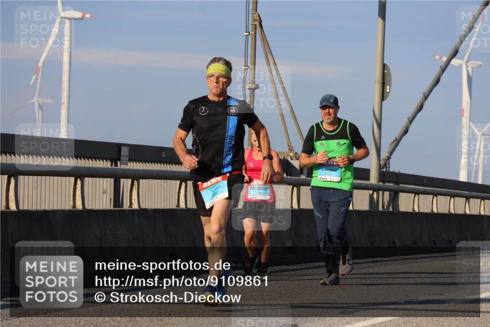 03.10.2025 - Köhlbrandbrückenlauf Strokosch-Dieckow http://msf.ph/oto/9109861 03.10.2025 09:41:15 Position 2 3832, 3251, 3731 meine-sportfotos.de