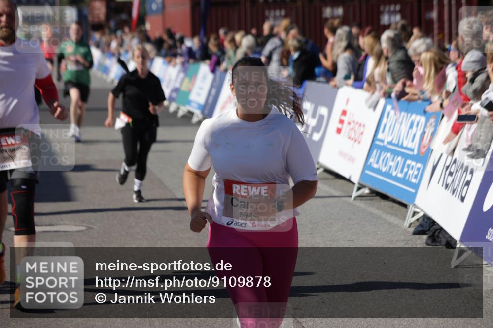 03.10.2025 - Köhlbrandbrückenlauf Jannik Wohlers http://msf.ph/oto/9109878 03.10.2025 13:29:53 Ziel 4629, 4660, 4714, 4720, 4733, 4825, 5119, 5120, 5260, 5333, 5574, 5587, 5621, 5930, 5944, 6066, 6234, 6570, 6698 meine-sportfotos.de