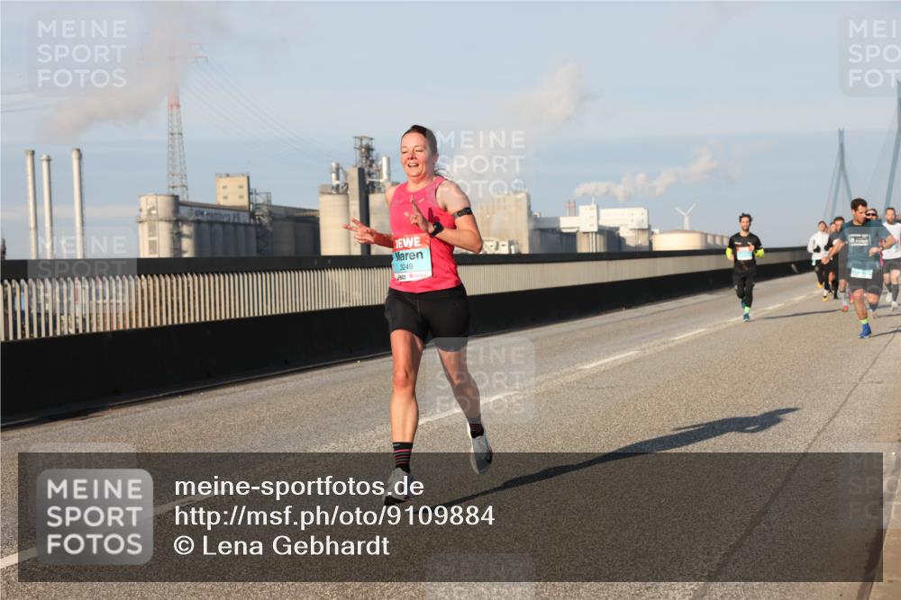 03.10.2025 - Köhlbrandbrückenlauf Lena Gebhardt http://msf.ph/oto/9109884 03.10.2025 09:41:27 Position 2 3249 meine-sportfotos.de