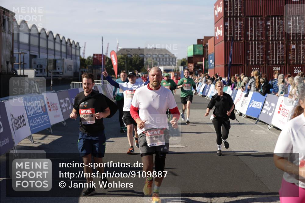 03.10.2025 - Köhlbrandbrückenlauf Jannik Wohlers http://msf.ph/oto/9109887 03.10.2025 13:29:54 Ziel 4714, 4825, 5119, 5120, 5260, 5333, 5369, 5574, 5587, 5621, 5930, 5944, 6066, 6234, 6570, 6698 meine-sportfotos.de