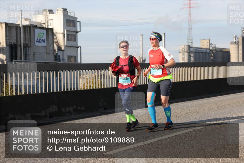 03.10.2025 - Köhlbrandbrückenlauf Lena Gebhardt http://msf.ph/oto/9109889 03.10.2025 10:14:49 Position 2 3413, 3412 meine-sportfotos.de