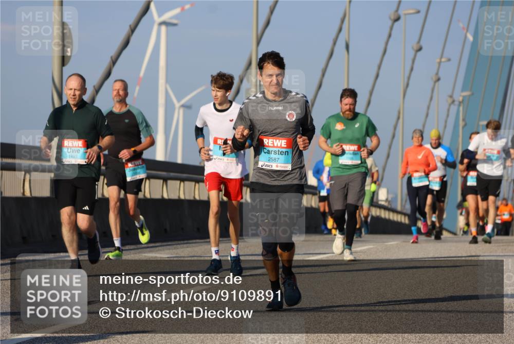 03.10.2025 - Köhlbrandbrückenlauf Strokosch-Dieckow http://msf.ph/oto/9109891 03.10.2025 09:41:18 Position 2 1493, 2587, 1105 meine-sportfotos.de