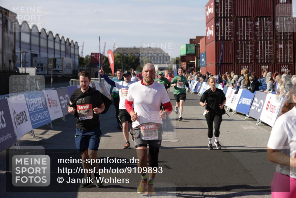 03.10.2025 - Köhlbrandbrückenlauf Jannik Wohlers http://msf.ph/oto/9109893 03.10.2025 13:29:54 Ziel 4714, 4825, 5119, 5120, 5260, 5333, 5369, 5574, 5587, 5621, 5930, 5944, 6066, 6234, 6570, 6698 meine-sportfotos.de