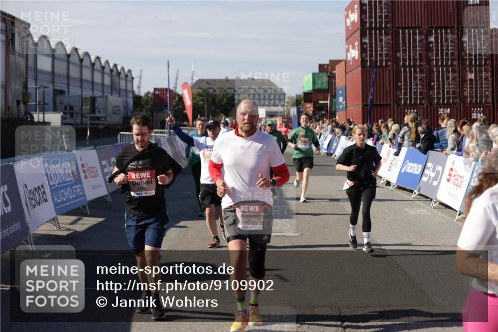 03.10.2025 - Köhlbrandbrückenlauf Jannik Wohlers http://msf.ph/oto/9109902 03.10.2025 13:29:54 Ziel 4714, 4825, 5119, 5120, 5260, 5333, 5369, 5574, 5587, 5621, 5930, 5944, 6066, 6234, 6570, 6698 meine-sportfotos.de