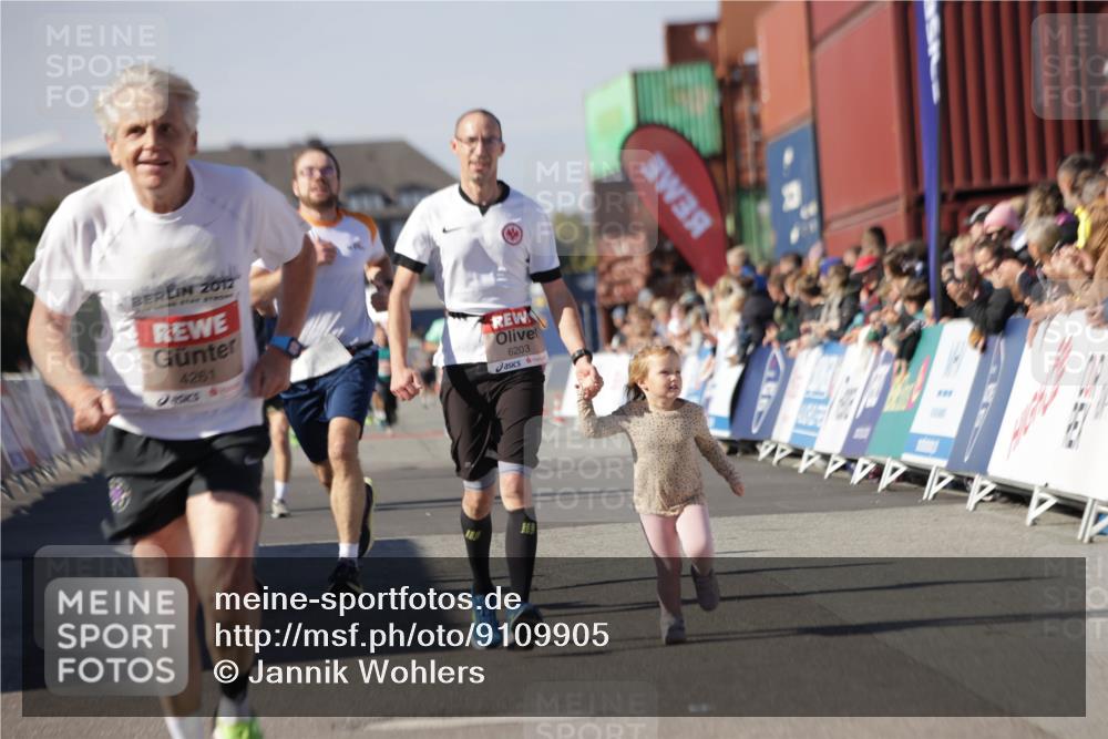 03.10.2025 - Köhlbrandbrückenlauf Jannik Wohlers http://msf.ph/oto/9109905 03.10.2025 13:00:08 Ziel 4020, 4192, 4261, 4319, 6097, 6203, 6368, 6798 meine-sportfotos.de
