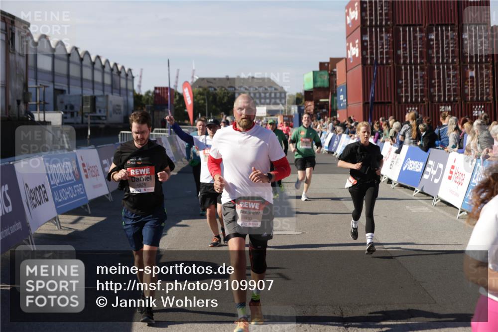 03.10.2025 - Köhlbrandbrückenlauf Jannik Wohlers http://msf.ph/oto/9109907 03.10.2025 13:29:54 Ziel 4714, 4825, 5119, 5120, 5260, 5333, 5369, 5574, 5587, 5621, 5930, 5944, 6066, 6234, 6570, 6698 meine-sportfotos.de