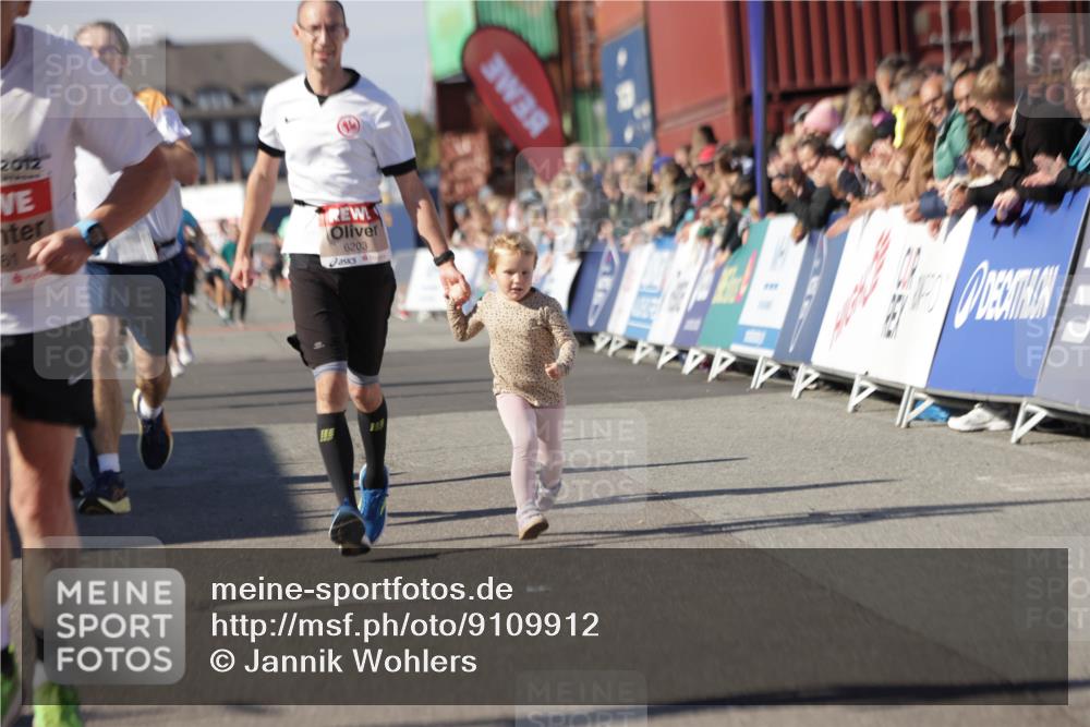 03.10.2025 - Köhlbrandbrückenlauf Jannik Wohlers http://msf.ph/oto/9109912 03.10.2025 13:00:08 Ziel 4020, 4192, 4261, 4319, 6097, 6203, 6368, 6798 meine-sportfotos.de