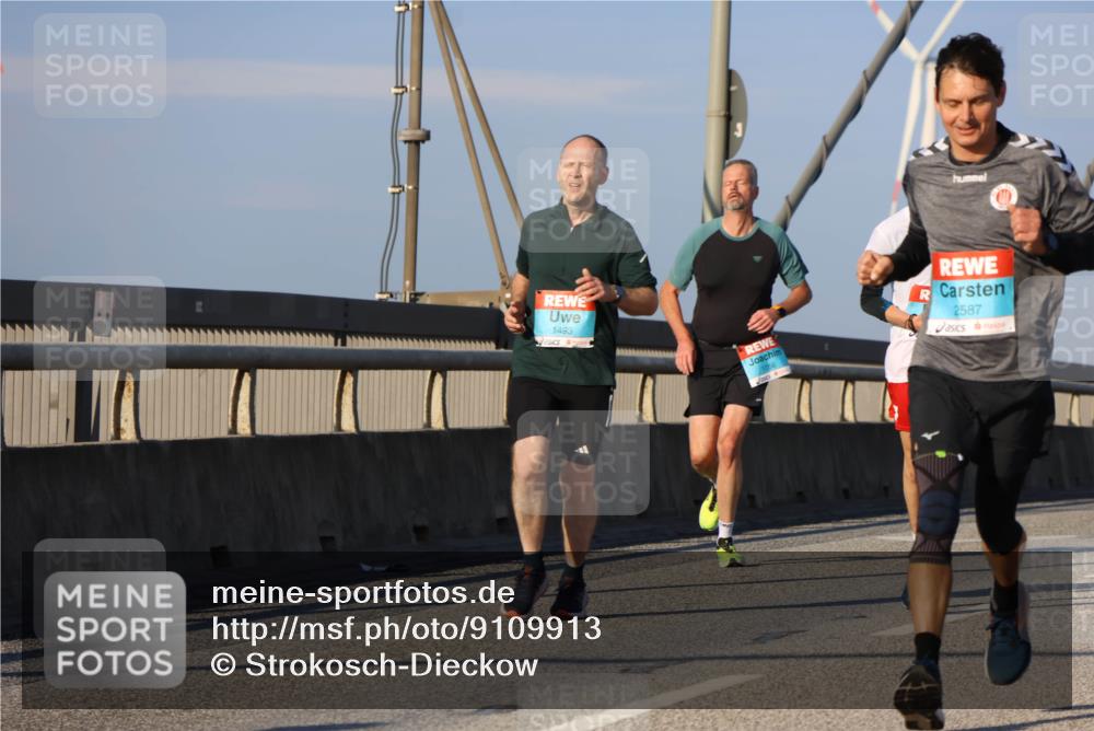03.10.2025 - Köhlbrandbrückenlauf Strokosch-Dieckow http://msf.ph/oto/9109913 03.10.2025 09:41:19 Position 2 1493, 2587 meine-sportfotos.de