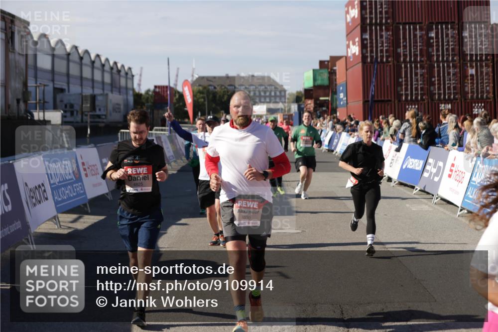 03.10.2025 - Köhlbrandbrückenlauf Jannik Wohlers http://msf.ph/oto/9109914 03.10.2025 13:29:54 Ziel 4714, 4825, 5119, 5120, 5260, 5333, 5369, 5574, 5587, 5621, 5930, 5944, 6066, 6234, 6570, 6698 meine-sportfotos.de