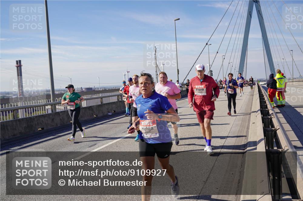 03.10.2025 - Köhlbrandbrückenlauf Michael Burmester http://msf.ph/oto/9109927 03.10.2025 12:52:19 Position 2 267 meine-sportfotos.de