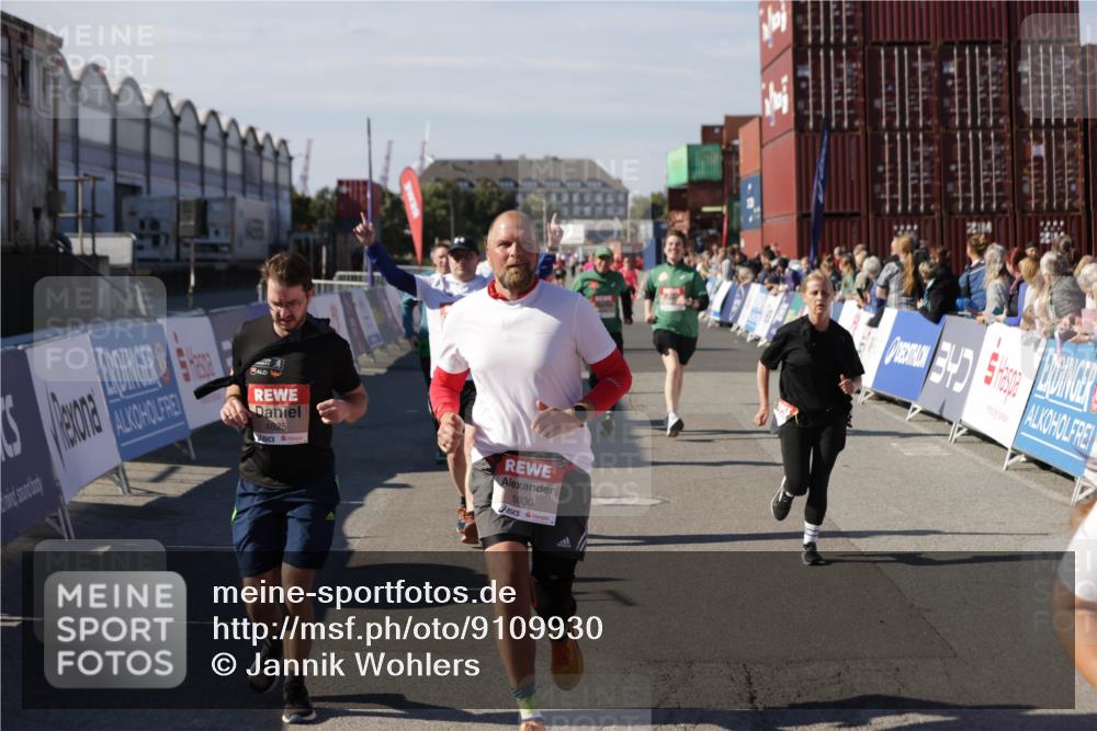 03.10.2025 - Köhlbrandbrückenlauf Jannik Wohlers http://msf.ph/oto/9109930 03.10.2025 13:29:54 Ziel 4714, 4825, 5119, 5120, 5260, 5333, 5369, 5574, 5587, 5621, 5930, 5944, 6066, 6234, 6570, 6698 meine-sportfotos.de