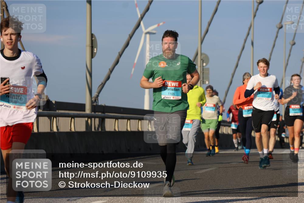 03.10.2025 - Köhlbrandbrückenlauf Strokosch-Dieckow http://msf.ph/oto/9109935 03.10.2025 09:41:22 Position 2 2728, 1105, 3111 meine-sportfotos.de