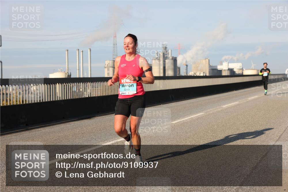 03.10.2025 - Köhlbrandbrückenlauf Lena Gebhardt http://msf.ph/oto/9109937 03.10.2025 09:41:28 Position 2 3249 meine-sportfotos.de
