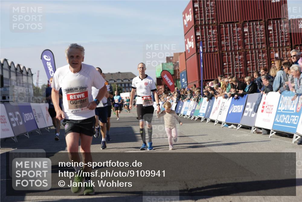 03.10.2025 - Köhlbrandbrückenlauf Jannik Wohlers http://msf.ph/oto/9109941 03.10.2025 13:00:09 Ziel 4020, 4192, 4261, 4319, 6097, 6203, 6368, 6798 meine-sportfotos.de