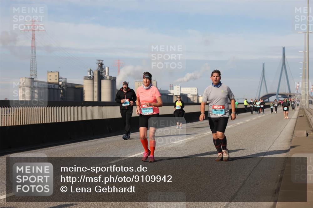 03.10.2025 - Köhlbrandbrückenlauf Lena Gebhardt http://msf.ph/oto/9109942 03.10.2025 10:14:51 Position 2 2612, 2613 meine-sportfotos.de