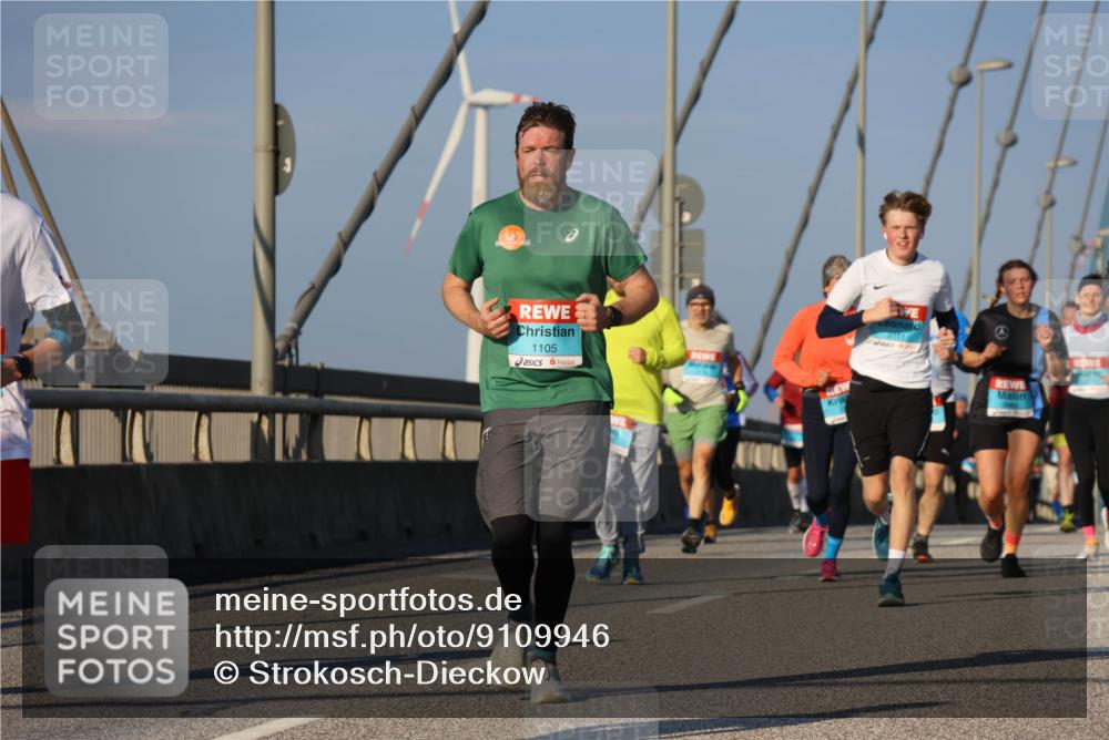 03.10.2025 - Köhlbrandbrückenlauf Strokosch-Dieckow http://msf.ph/oto/9109946 03.10.2025 09:41:22 Position 2 1105, 3111 meine-sportfotos.de