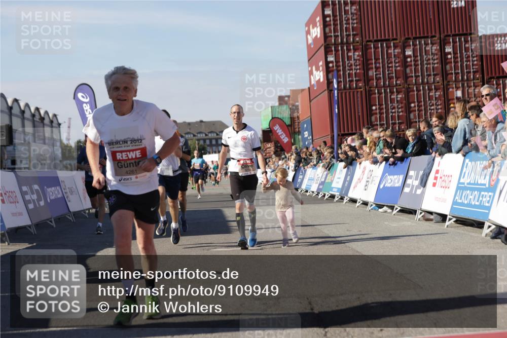 03.10.2025 - Köhlbrandbrückenlauf Jannik Wohlers http://msf.ph/oto/9109949 03.10.2025 13:00:09 Ziel 4020, 4192, 4261, 4319, 6097, 6203, 6368, 6798 meine-sportfotos.de