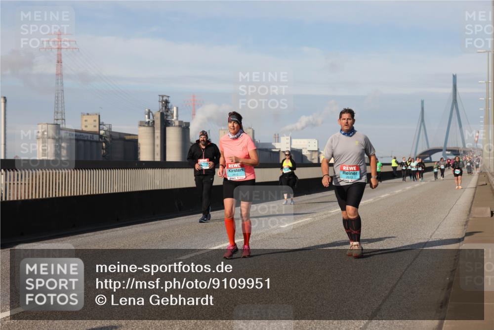 03.10.2025 - Köhlbrandbrückenlauf Lena Gebhardt http://msf.ph/oto/9109951 03.10.2025 10:14:51 Position 2 2612, 2613 meine-sportfotos.de