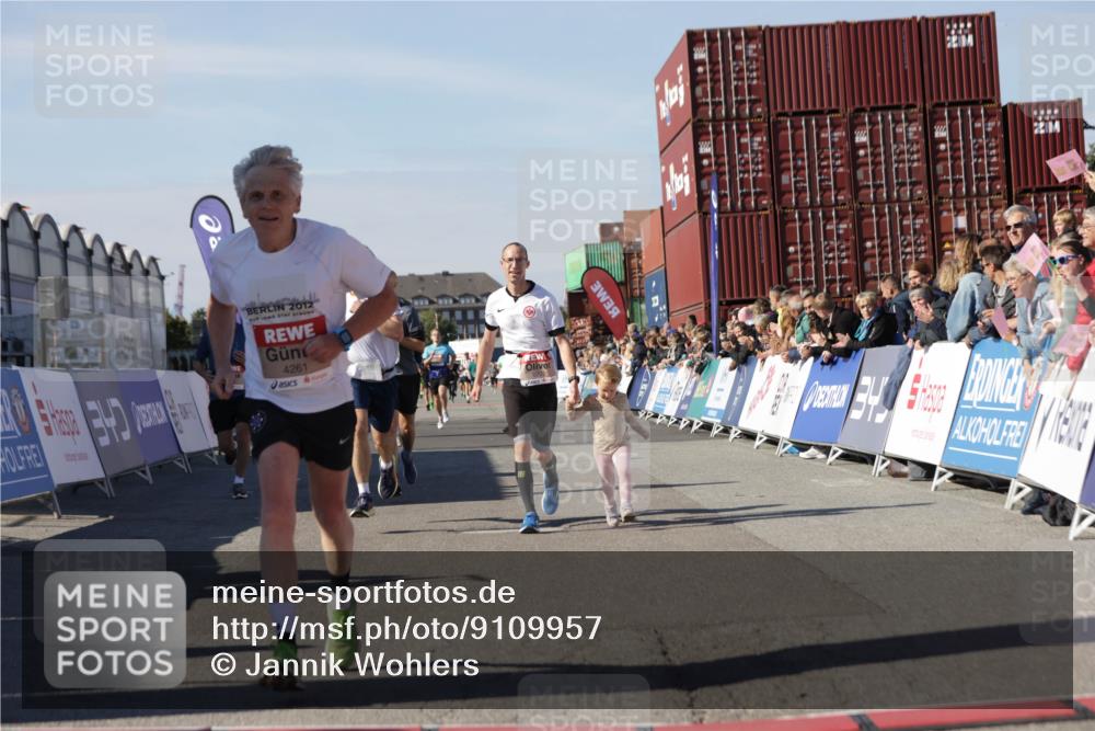 03.10.2025 - Köhlbrandbrückenlauf Jannik Wohlers http://msf.ph/oto/9109957 03.10.2025 13:00:09 Ziel 4020, 4192, 4261, 4319, 6097, 6203, 6368, 6798 meine-sportfotos.de