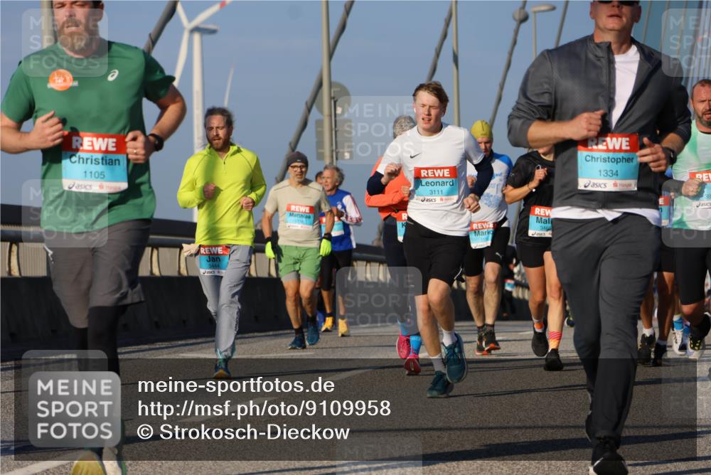 03.10.2025 - Köhlbrandbrückenlauf Strokosch-Dieckow http://msf.ph/oto/9109958 03.10.2025 09:41:24 Position 2 1105, 3444, 1776, 3111, 11, 3465, 1334 meine-sportfotos.de