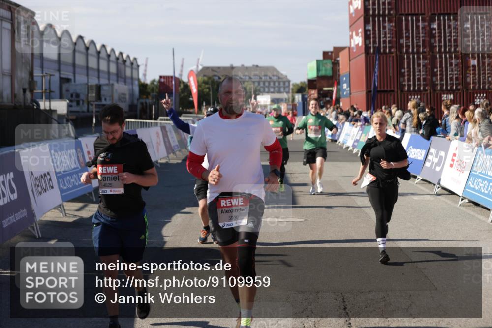 03.10.2025 - Köhlbrandbrückenlauf Jannik Wohlers http://msf.ph/oto/9109959 03.10.2025 13:29:54 Ziel 4714, 4825, 5119, 5120, 5260, 5333, 5369, 5574, 5587, 5621, 5930, 5944, 6066, 6234, 6570, 6698 meine-sportfotos.de