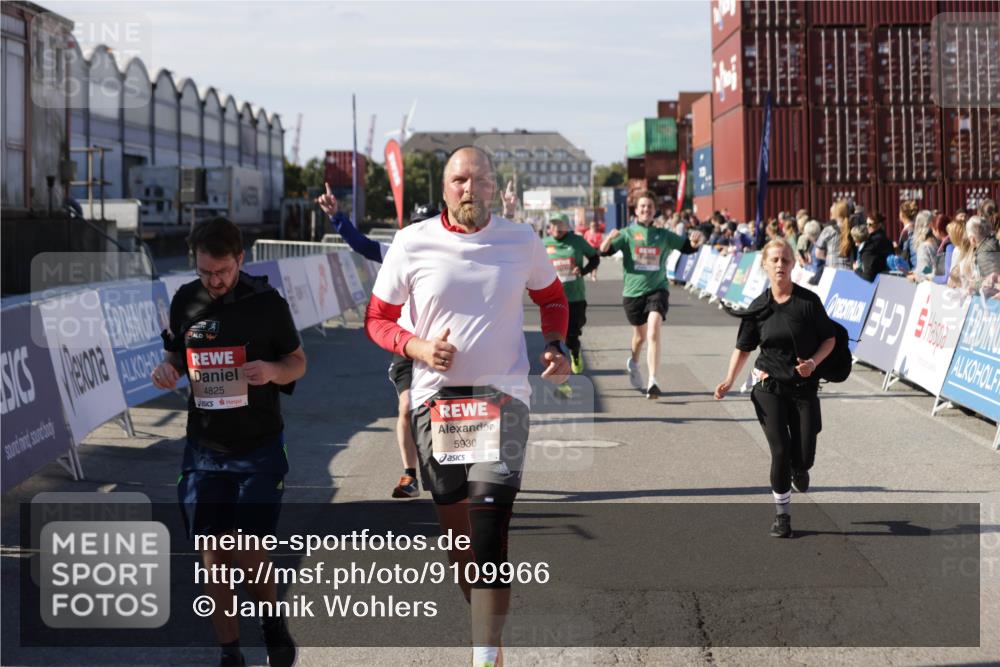 03.10.2025 - Köhlbrandbrückenlauf Jannik Wohlers http://msf.ph/oto/9109966 03.10.2025 13:29:54 Ziel 4714, 4825, 5119, 5120, 5260, 5333, 5369, 5574, 5587, 5621, 5930, 5944, 6066, 6234, 6570, 6698 meine-sportfotos.de
