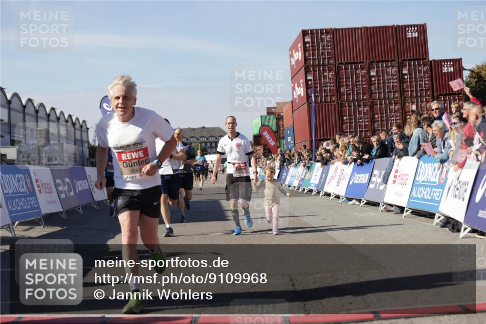 03.10.2025 - Köhlbrandbrückenlauf Jannik Wohlers http://msf.ph/oto/9109968 03.10.2025 13:00:09 Ziel 4020, 4192, 4261, 4319, 6097, 6203, 6368, 6798 meine-sportfotos.de