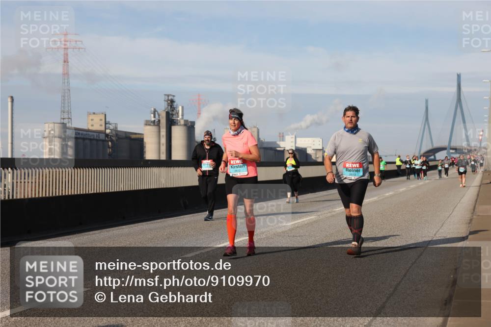 03.10.2025 - Köhlbrandbrückenlauf Lena Gebhardt http://msf.ph/oto/9109970 03.10.2025 10:14:51 Position 2 2612, 2613 meine-sportfotos.de