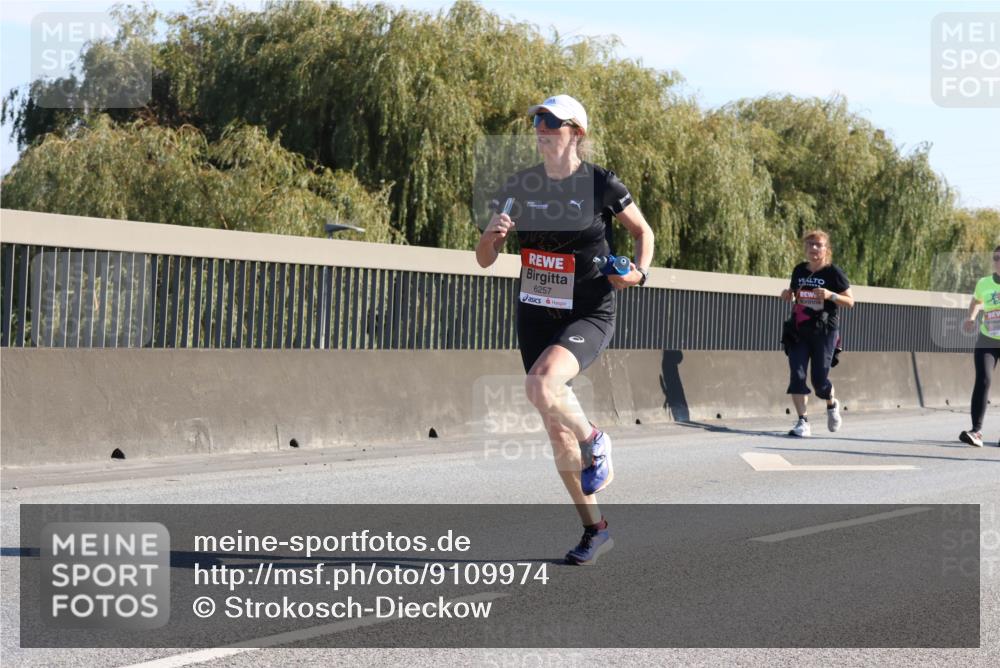 03.10.2025 - Köhlbrandbrückenlauf Strokosch-Dieckow http://msf.ph/oto/9109974 03.10.2025 12:26:22 Position 3 6257 meine-sportfotos.de