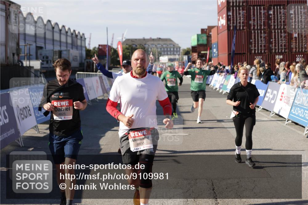 03.10.2025 - Köhlbrandbrückenlauf Jannik Wohlers http://msf.ph/oto/9109981 03.10.2025 13:29:54 Ziel 4714, 4825, 5119, 5120, 5260, 5333, 5369, 5574, 5587, 5621, 5930, 5944, 6066, 6234, 6570, 6698 meine-sportfotos.de