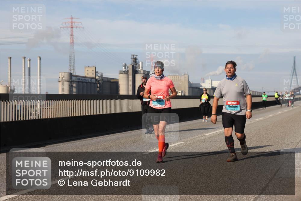 03.10.2025 - Köhlbrandbrückenlauf Lena Gebhardt http://msf.ph/oto/9109982 03.10.2025 10:14:52 Position 2 2613 meine-sportfotos.de