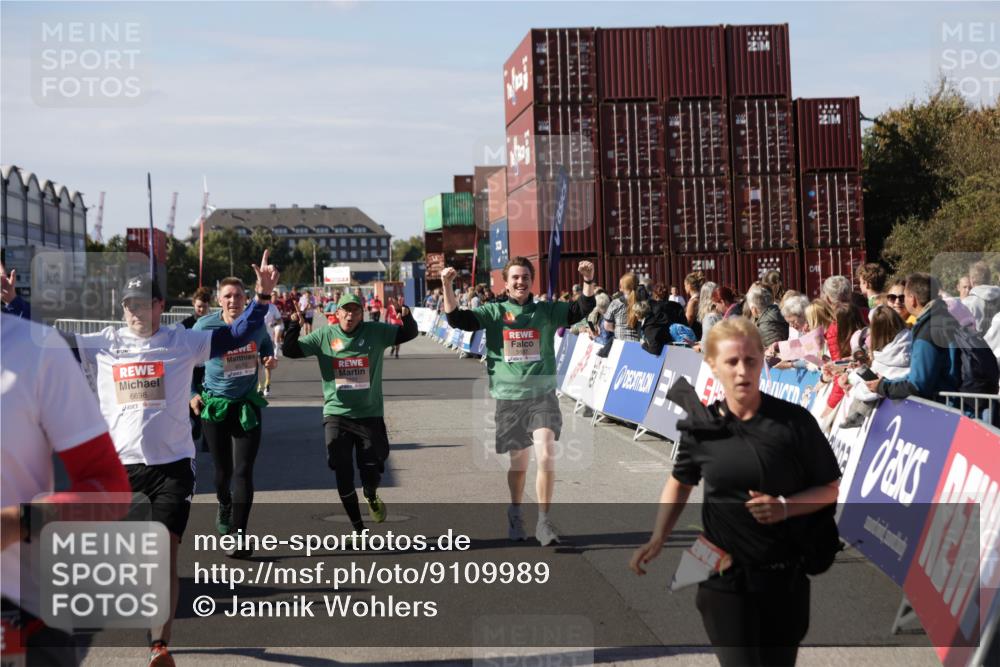 03.10.2025 - Köhlbrandbrückenlauf Jannik Wohlers http://msf.ph/oto/9109989 03.10.2025 13:29:56 Ziel 4714, 4825, 5260, 5333, 5369, 5574, 5587, 5621, 5930, 5944, 6066, 6234, 6570, 6698 meine-sportfotos.de