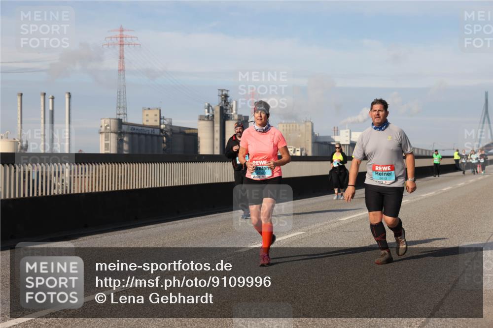 03.10.2025 - Köhlbrandbrückenlauf Lena Gebhardt http://msf.ph/oto/9109996 03.10.2025 10:14:52 Position 2 2613 meine-sportfotos.de