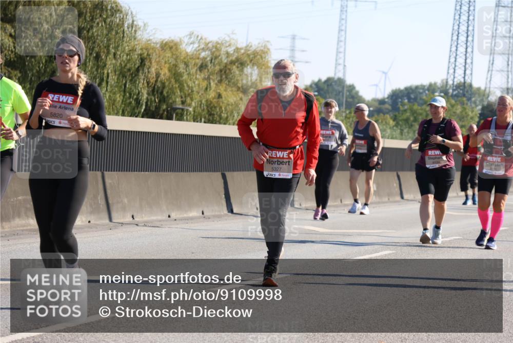 03.10.2025 - Köhlbrandbrückenlauf Strokosch-Dieckow http://msf.ph/oto/9109998 03.10.2025 12:26:25 Position 3 5820, 5327, 6134, 135 meine-sportfotos.de