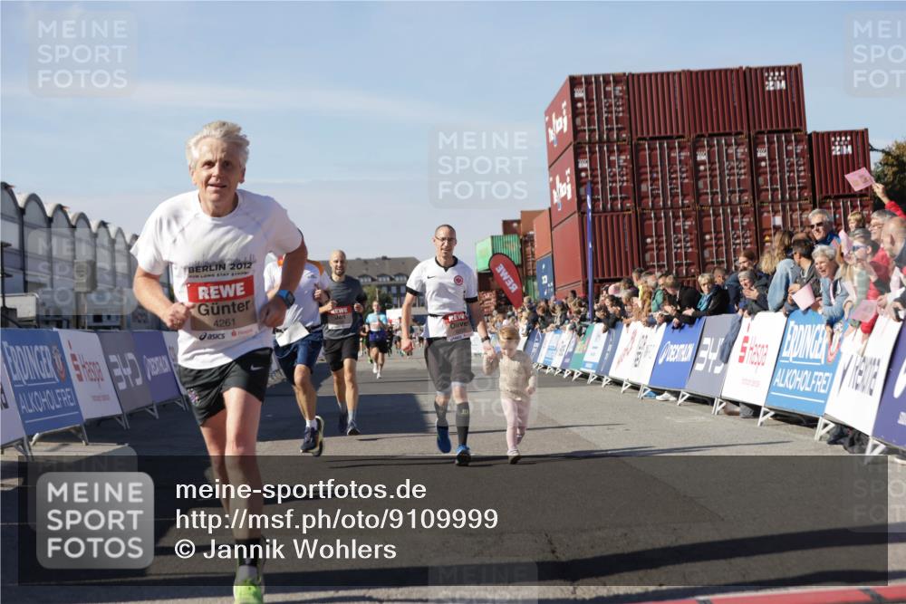 03.10.2025 - Köhlbrandbrückenlauf Jannik Wohlers http://msf.ph/oto/9109999 03.10.2025 13:00:09 Ziel 4020, 4192, 4261, 4319, 6097, 6203, 6368, 6798 meine-sportfotos.de